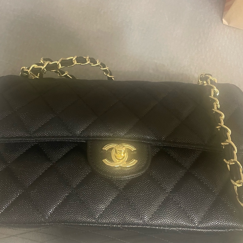 Hello selling the classic chanel flap bag